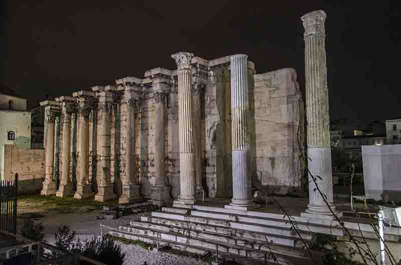 104 - Grecia - Atenas - Biblioteca de Adriano - imagen nocturna